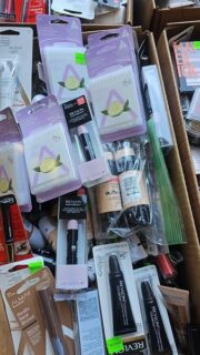Cosmetics pallet available - Image 4