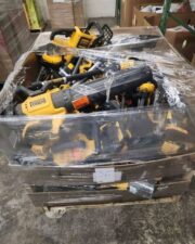 Dewalt outdoor pallet - Image 2
