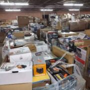 Mixed variety of kitchen appliances - Image 2
