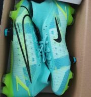 Soccer cleats pallet - Image 6