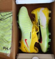 Soccer cleats pallet - Image 5